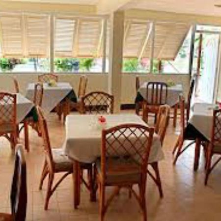 Carib Blue Apartments Oistins Экстерьер фото