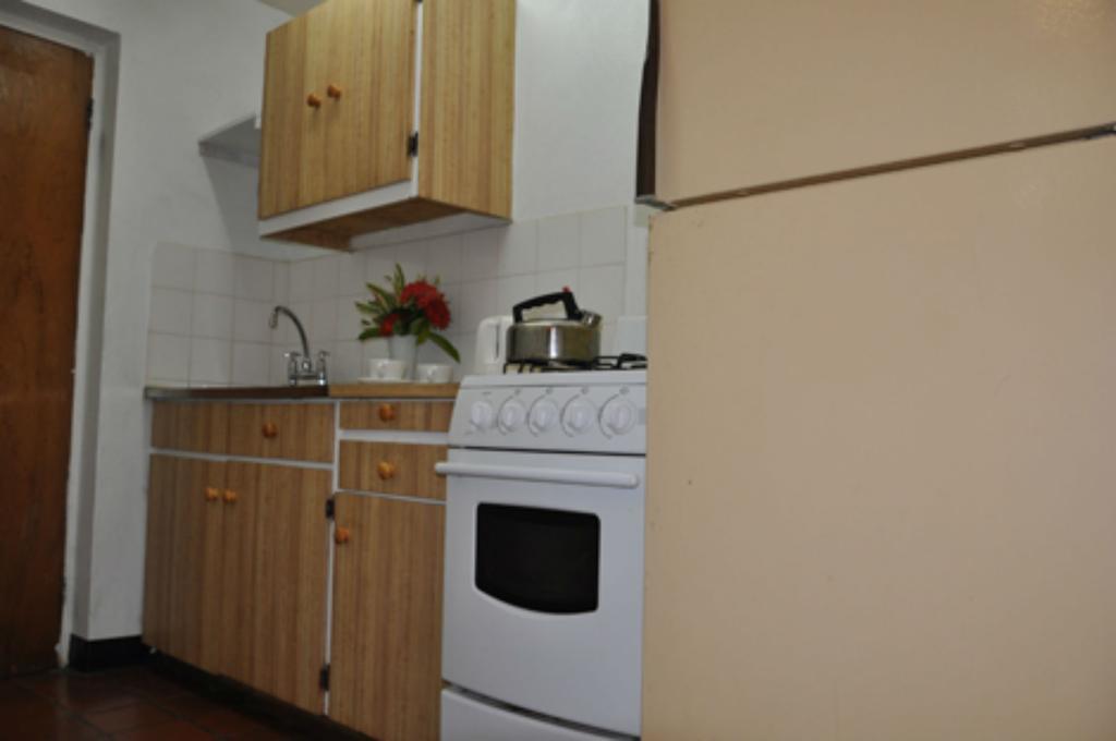 Carib Blue Apartments Oistins Номер фото