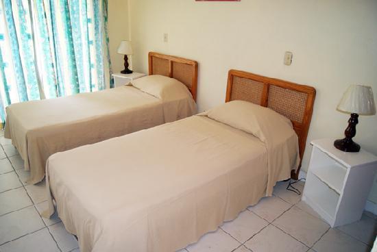 Carib Blue Apartments Oistins Экстерьер фото