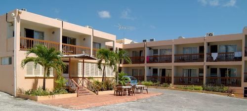 Carib Blue Apartments Oistins Экстерьер фото