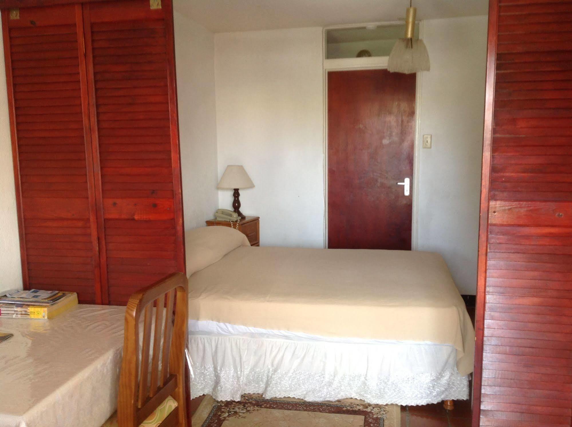 Carib Blue Apartments Oistins Экстерьер фото