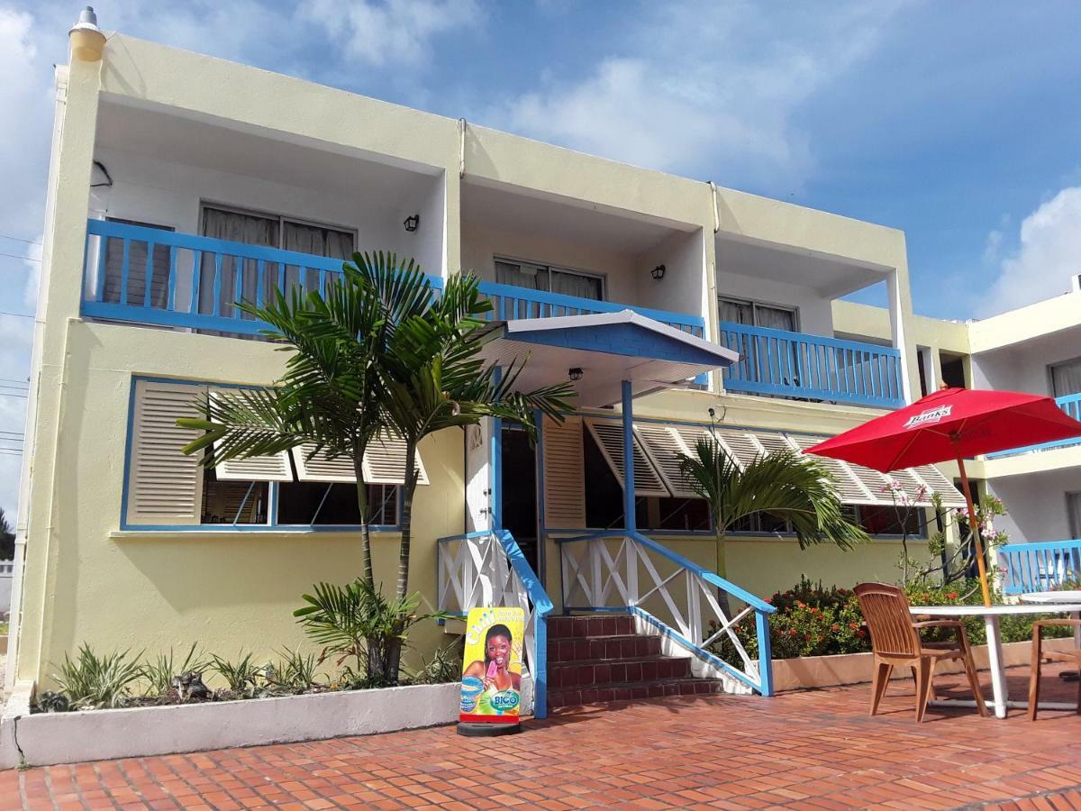 Carib Blue Apartments Oistins Экстерьер фото