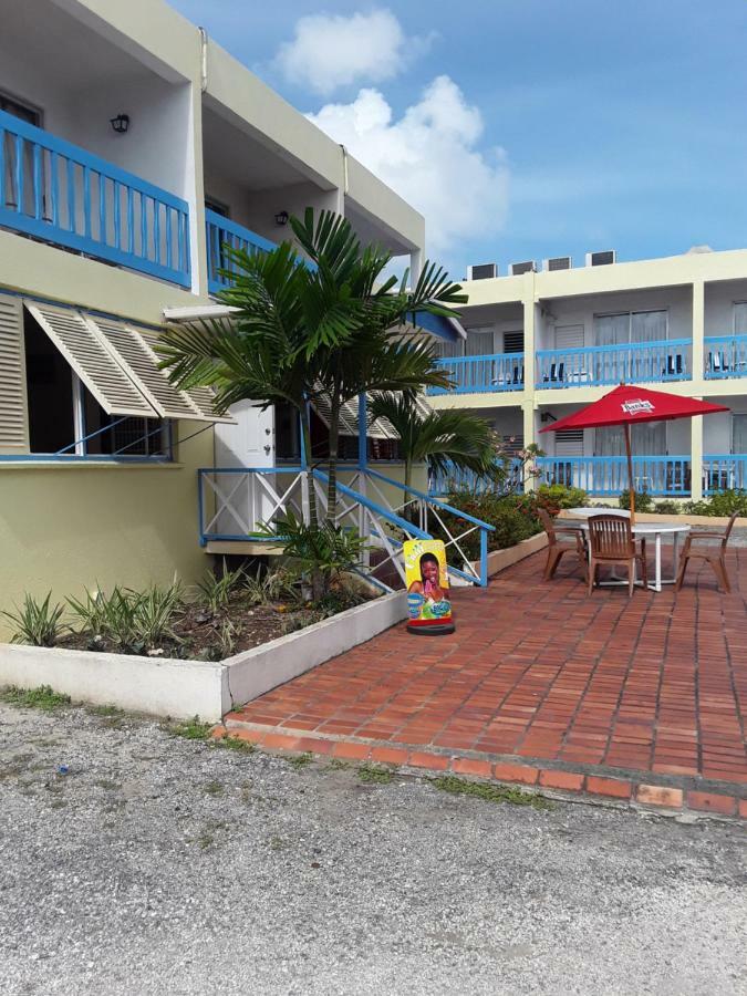 Carib Blue Apartments Oistins Экстерьер фото