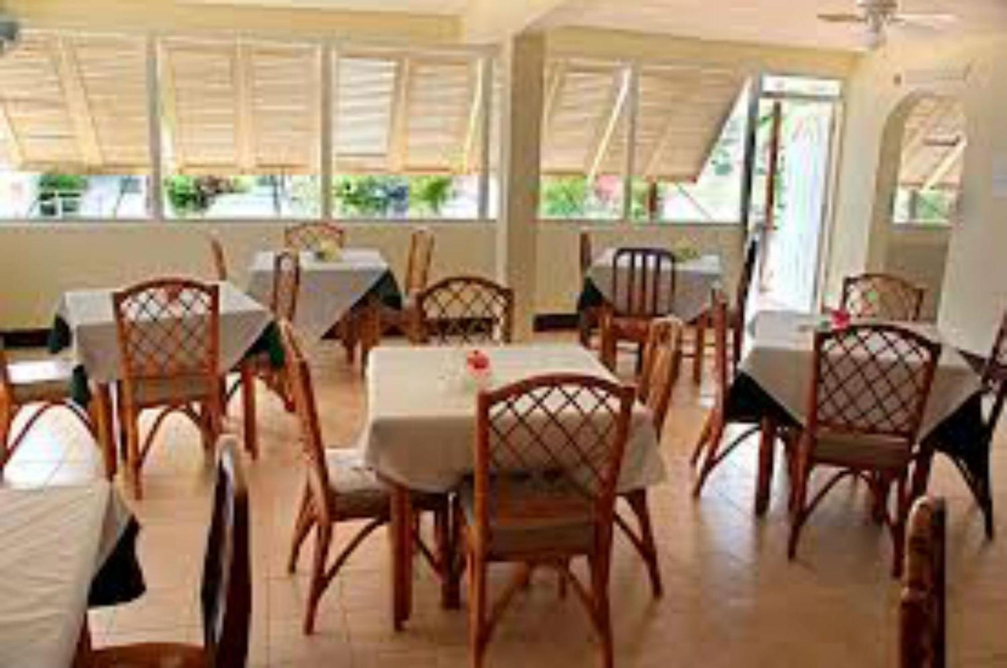 Carib Blue Apartments Oistins Экстерьер фото
